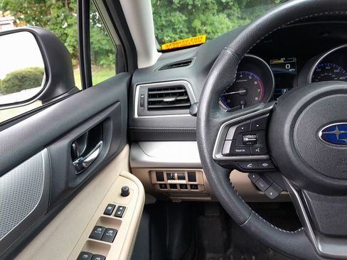 Used 2019 Subaru Outback 2.5i Premium AWD/4WD image 17
