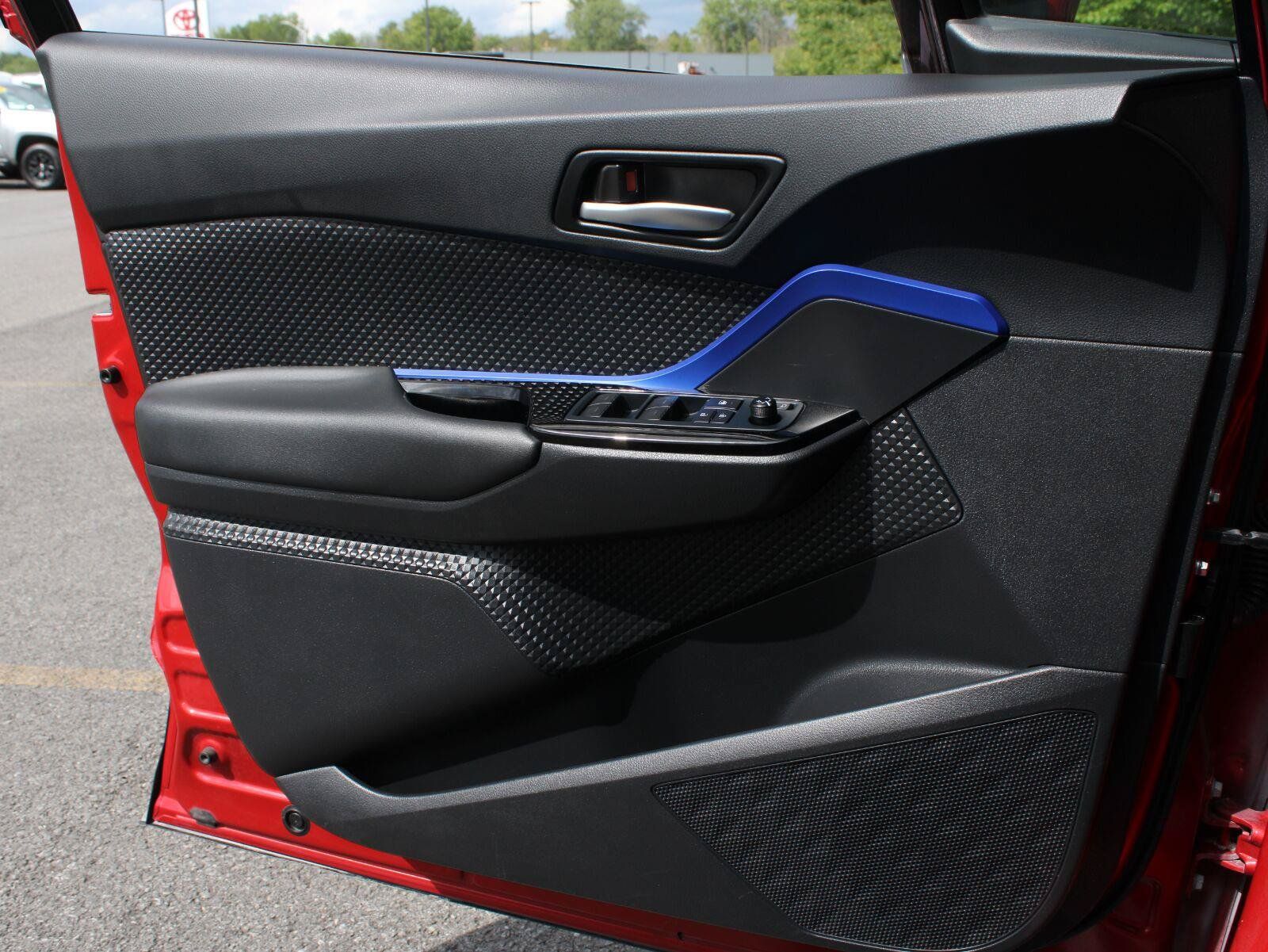 Used 2022 Toyota C-HR XLE FWD image 10