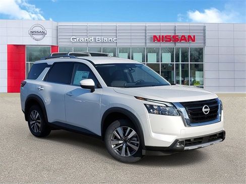 New 2025 Nissan Pathfinder SL image 1