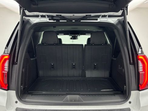 New 2026 GMC Yukon XL Elevation w/ LPO, Elevation Black Package image 10