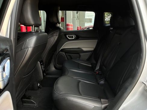 Used 2025 Jeep Compass Limited AWD/4WD image 12