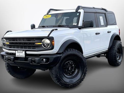 Used 2022 Ford Bronco Black Diamond image 2