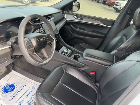 Used 2024 Jeep Grand Cherokee L Limited w/ Black Appearance Package image 16