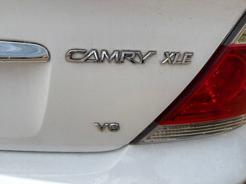 Used 2005 Toyota Camry XLE w/ VSC & Side Airbag Pkg FWD image 16