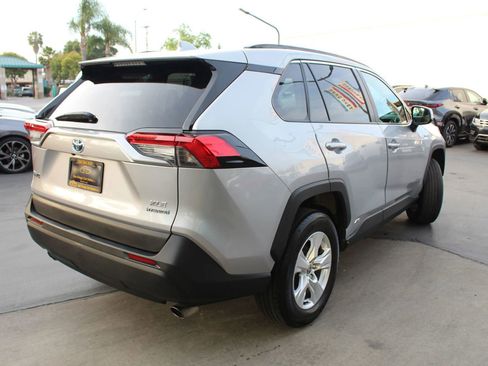 Used 2021 Toyota RAV4 XLE w/ Convenience Package AWD/4WD image 5