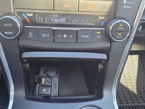 Used 2015 Toyota Camry SE w/ Moonroof Package image 23