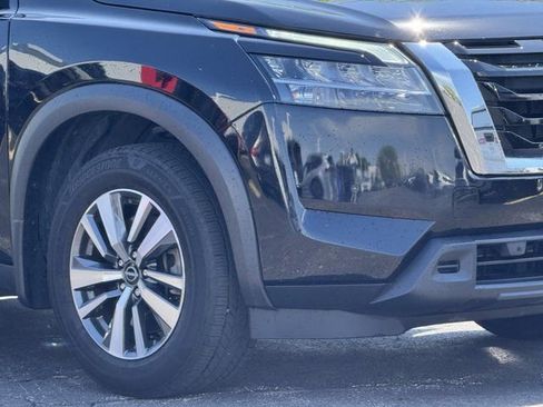 Used 2024 Nissan Pathfinder SL AWD/4WD image 4