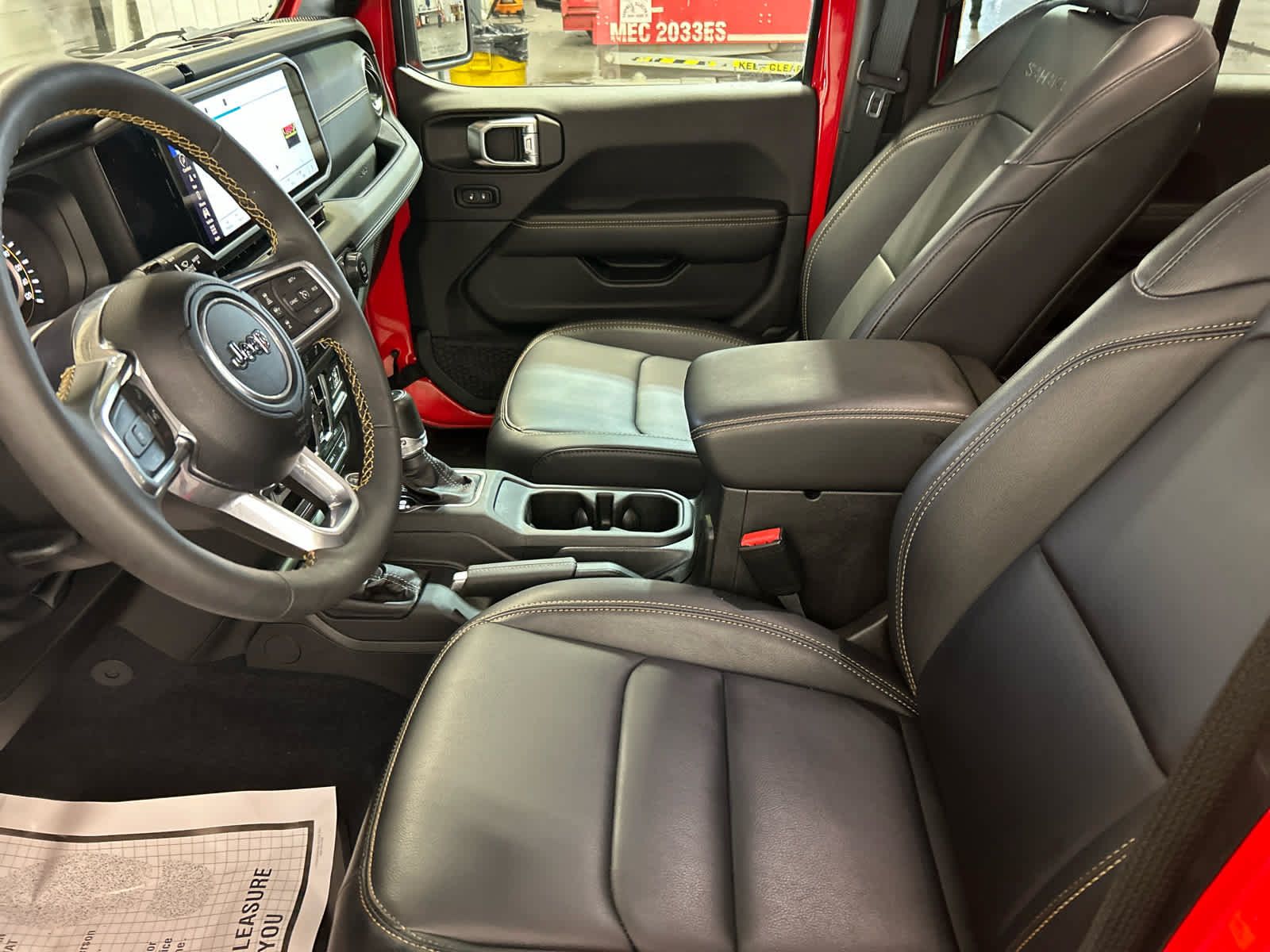 Used 2024 Jeep Wrangler Unlimited Sahara w/ Technology Group AWD/4WD image 8