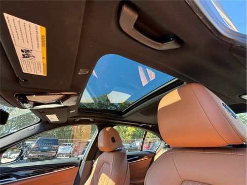 Used 2021 BMW 530i xDrive w/ Premium Package image 39