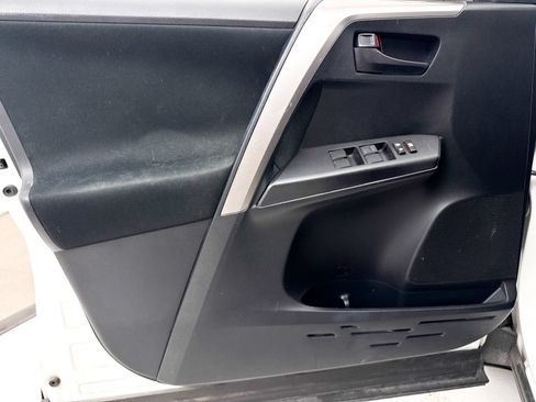 Used 2018 Toyota RAV4 LE w/ Carpet Mat Package FWD image 22