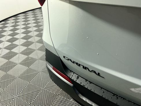 New 2026 Kia Carnival SX image 5