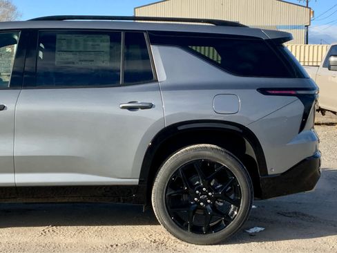 New 2026 Chevrolet Traverse RS w/ LPO, Floor Liner Package image 12