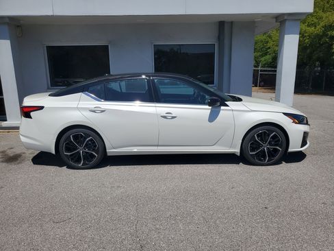 New 2026 Nissan Altima 2.5 SR FWD image 2