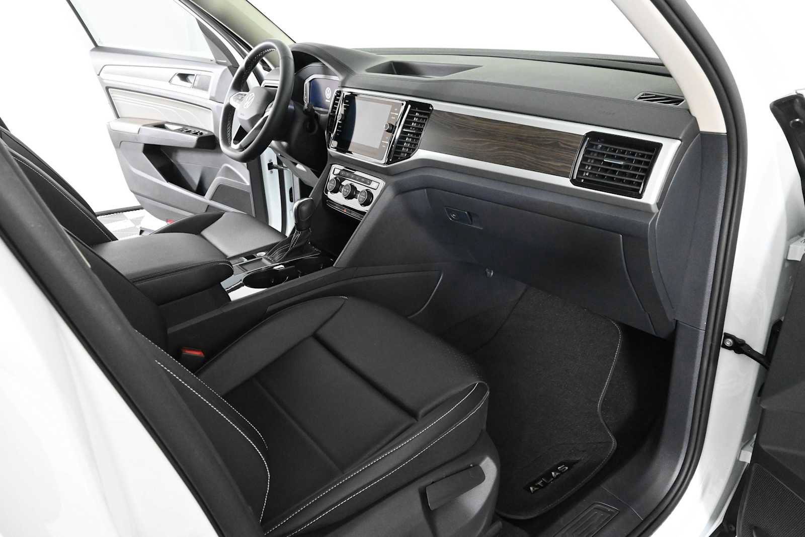 Certified 2023 Volkswagen Atlas SE FWD image 9