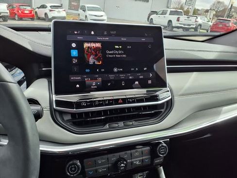 Certified 2023 Jeep Compass Limited image 25