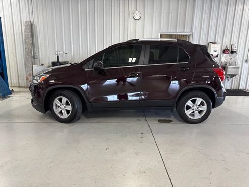 Used 2020 Chevrolet Trax LT FWD image 2