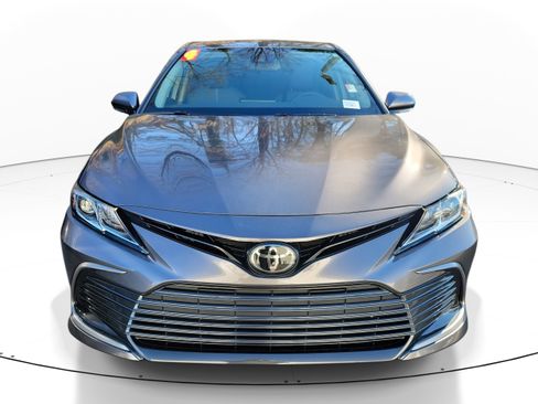 Used 2024 Toyota Camry LE image 3
