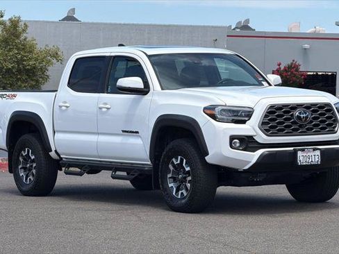 Certified 2023 Toyota Tacoma TRD Off-Road w/ TRD Premium Off Road Package AWD/4WD image 5