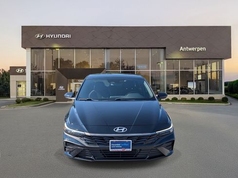 Used 2025 Hyundai Elantra SEL FWD image 8