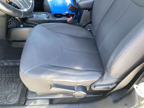 Used 2015 Jeep Wrangler Sport AWD/4WD image 14