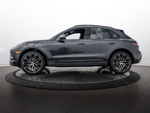 Certified 2023 Porsche Macan AWD/4WD image 2