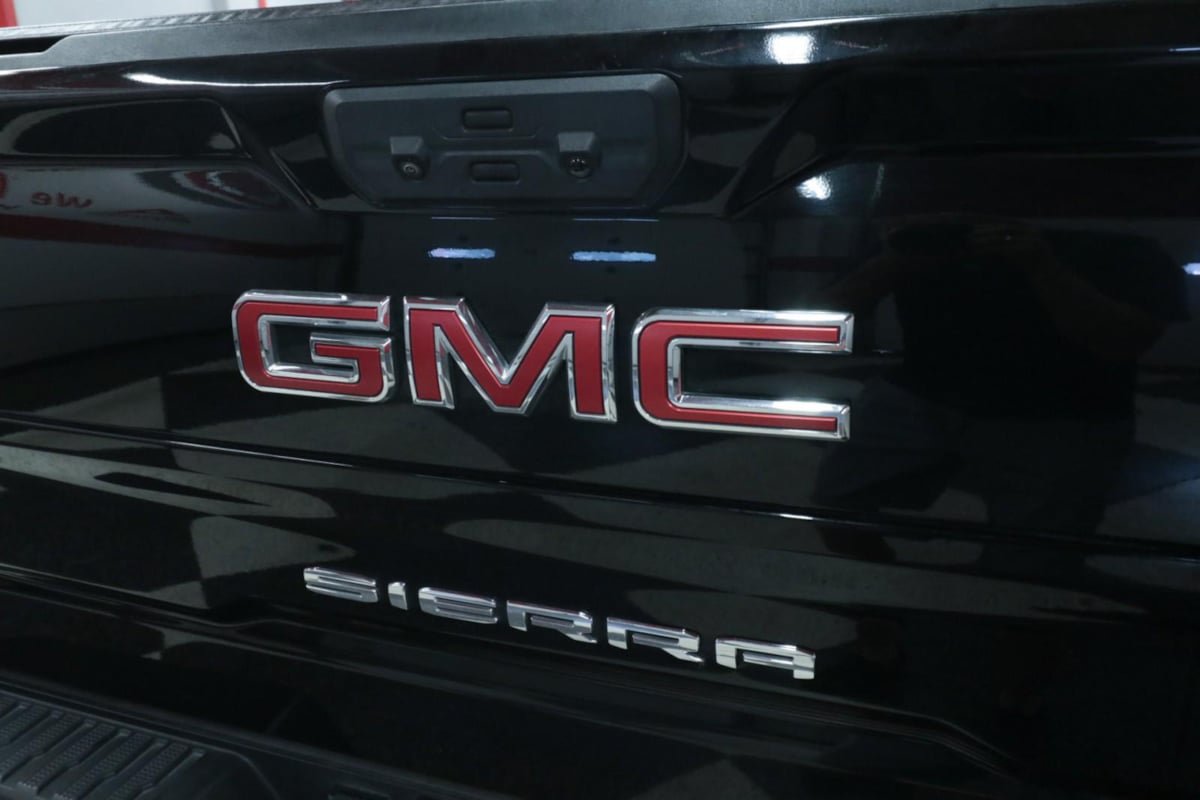 Used 2023 GMC Sierra 1500 SLT AWD/4WD image 37