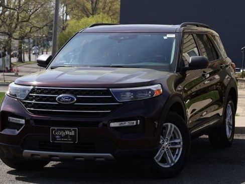 Certified 2022 Ford Explorer XLT w/ Equipment Group 202A image 1