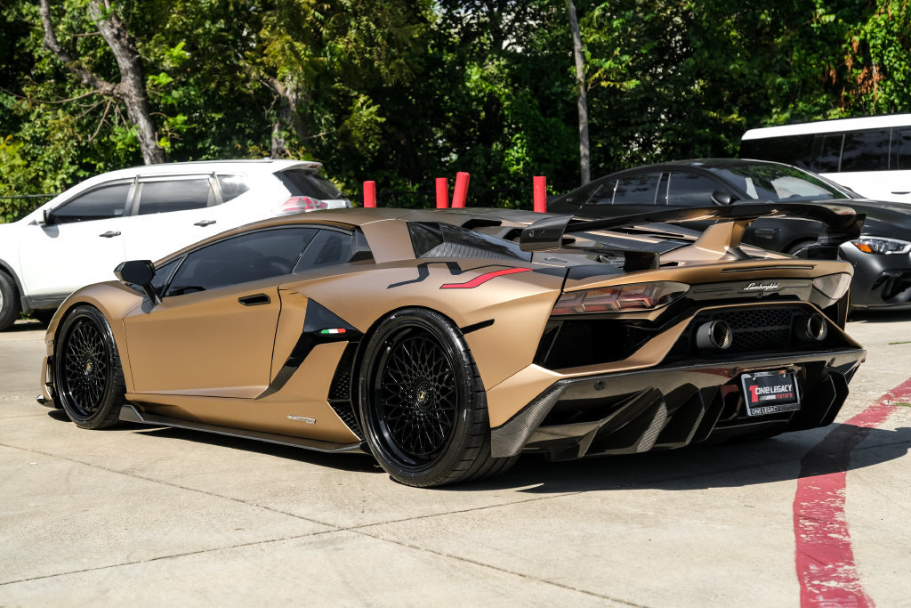 Used 2020 Lamborghini Aventador SVJ AWD/4WD image 11