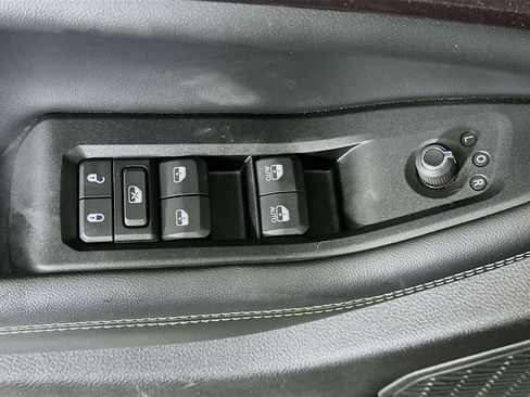 Used 2023 Jeep Grand Cherokee L Laredo RWD image 15