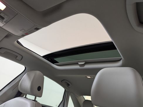 Used 2024 Volkswagen Jetta SE w/ Panoramic Sunroof Package FWD image 27
