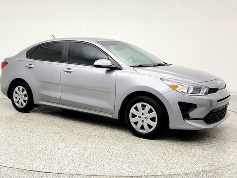 Used 2023 Kia Rio S image 3