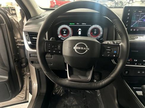 Used 2025 Nissan Rogue Platinum AWD/4WD image 12