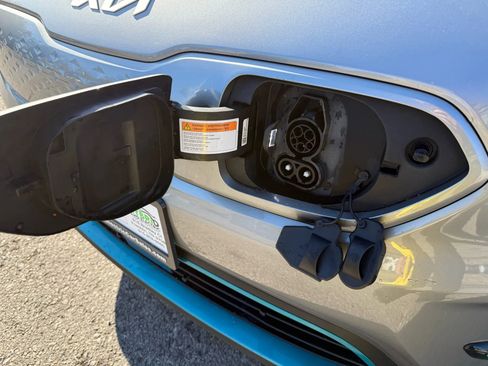 Used 2022 Kia Niro EX w/ Cold Weather Package image 10