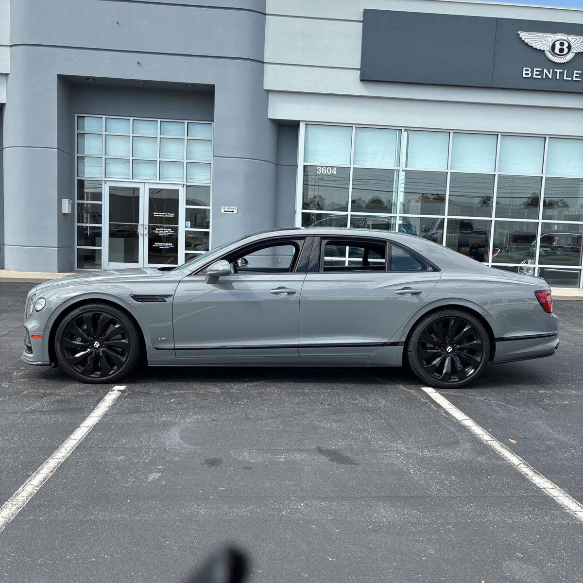 Used 2022 Bentley Flying Spur V8 AWD/4WD image 4