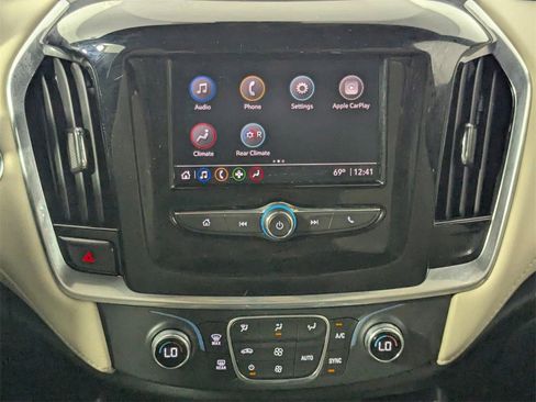 Used 2022 Chevrolet Traverse LS image 18
