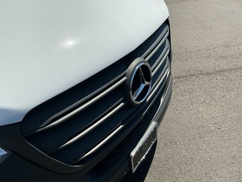 Used 2025 Mercedes-Benz Sprinter 4500 image 4