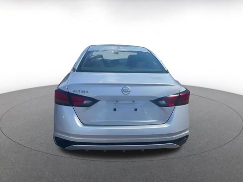 Used 2025 Nissan Altima 2.5 SV FWD image 12