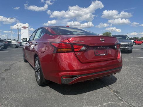 Used 2025 Nissan Altima 2.5 SV FWD image 5