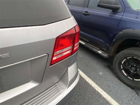 Used 2018 Dodge Journey SE image 8