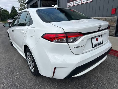 Used 2021 Toyota Corolla LE FWD image 2