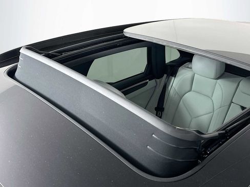 Certified 2025 Porsche Macan image 22