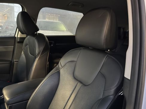 Used 2024 Kia Sorento S image 26