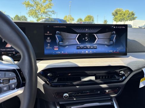 Certified 2025 BMW 330i Sedan RWD image 18