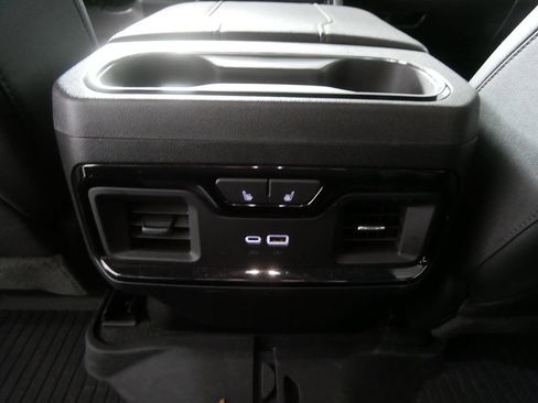 Used 2024 GMC Sierra 1500 AT4 w/ AT4 Premium Package AWD/4WD image 20