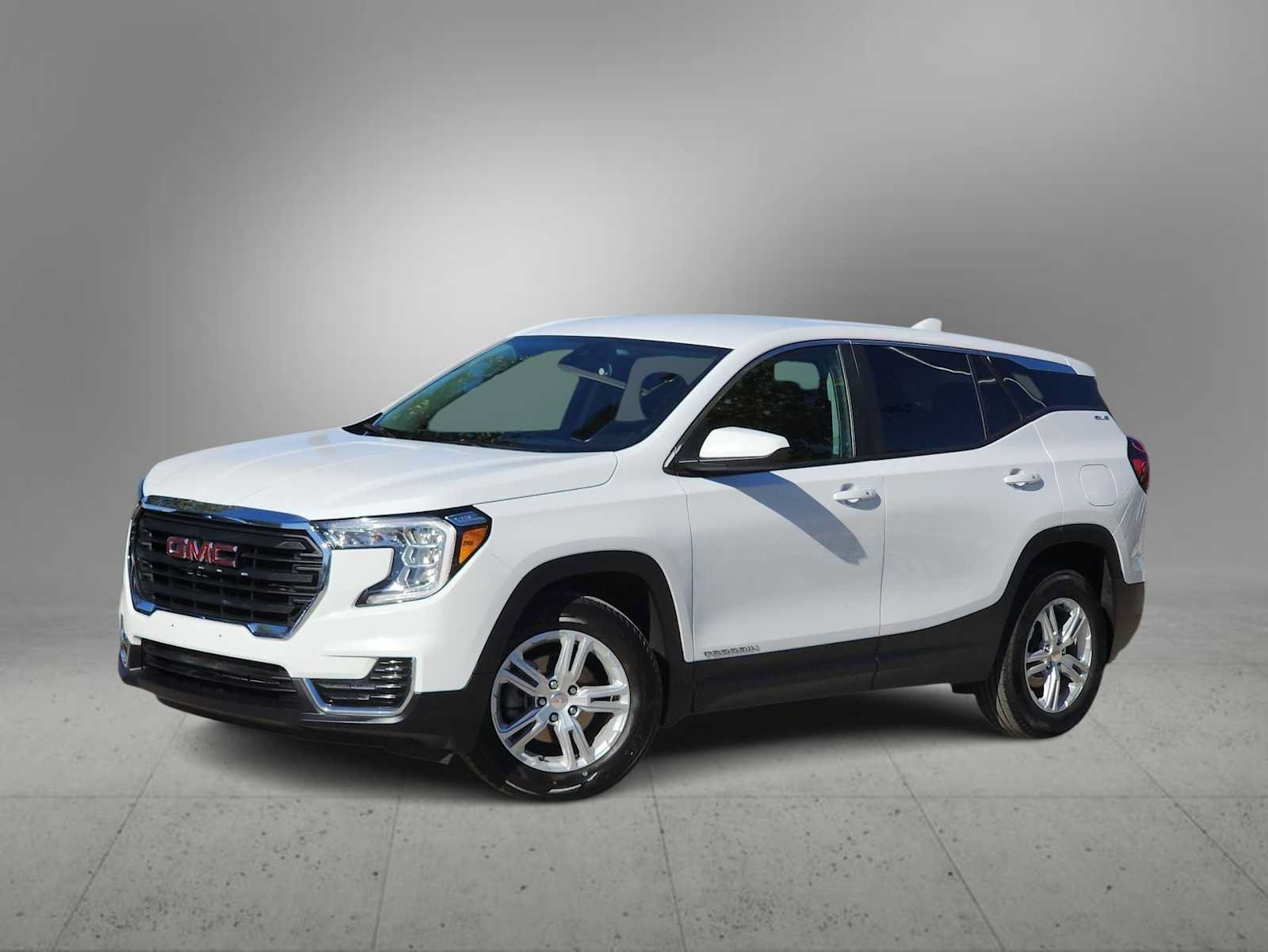 Used 2024 GMC Terrain SLE FWD image 1