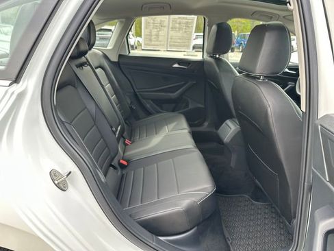 Certified 2023 Volkswagen Jetta SE w/ Panoramic Sunroof Package FWD image 36