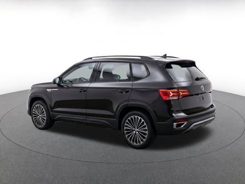 Used 2026 Volkswagen Taos SE FWD image 5