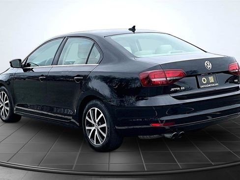 Used 2017 Volkswagen Jetta SE image 4