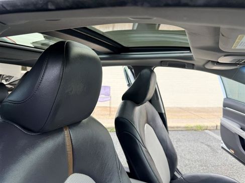 Used 2020 Toyota Camry XLE FWD image 15