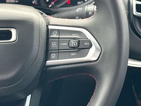 Used 2025 Jeep Compass Trailhawk AWD/4WD image 13